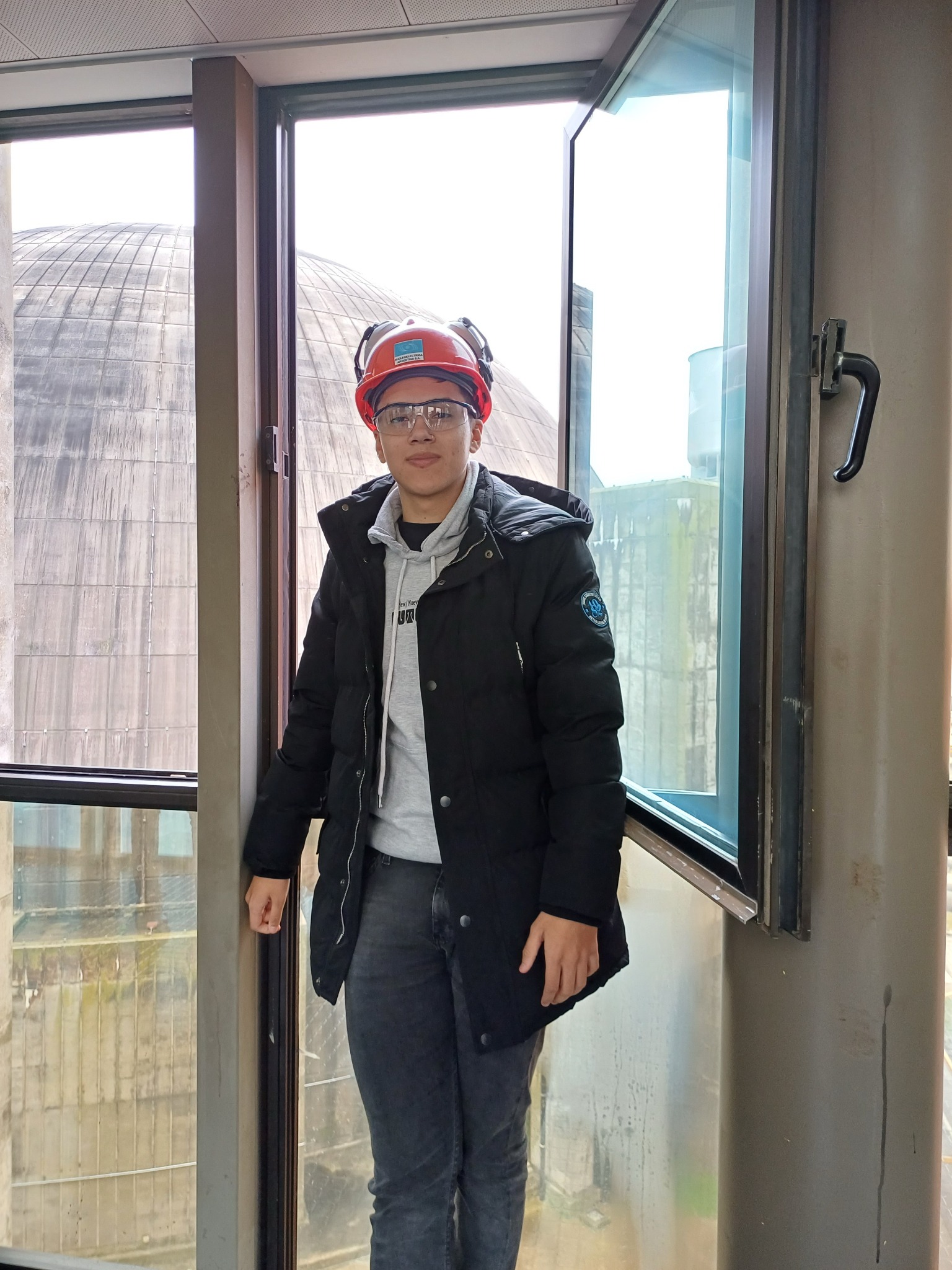 Nahuel con casco y anteojos de protección, en una foto de su etapa anterior
